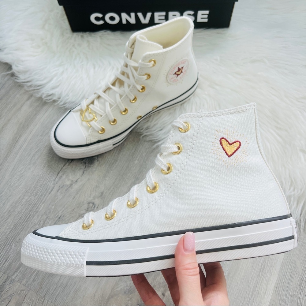 NWT Converse Chuck Taylor All Star Valentines Day High Top Vintage Women’s - Picture 2 of 9